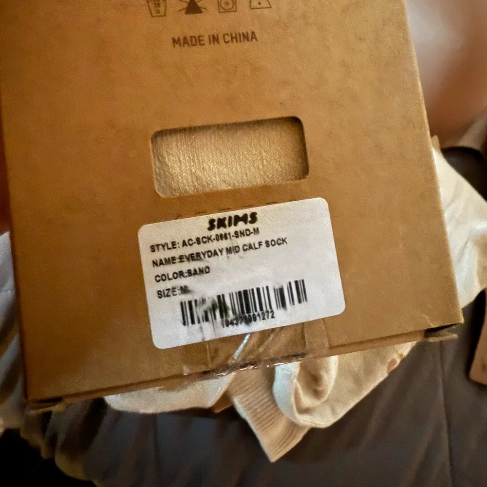 SKIMS ultimate Balconette Bra and 2 Pairs of socks Bundle - Picture 4 of 5